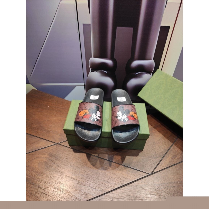 G*u*i slippers